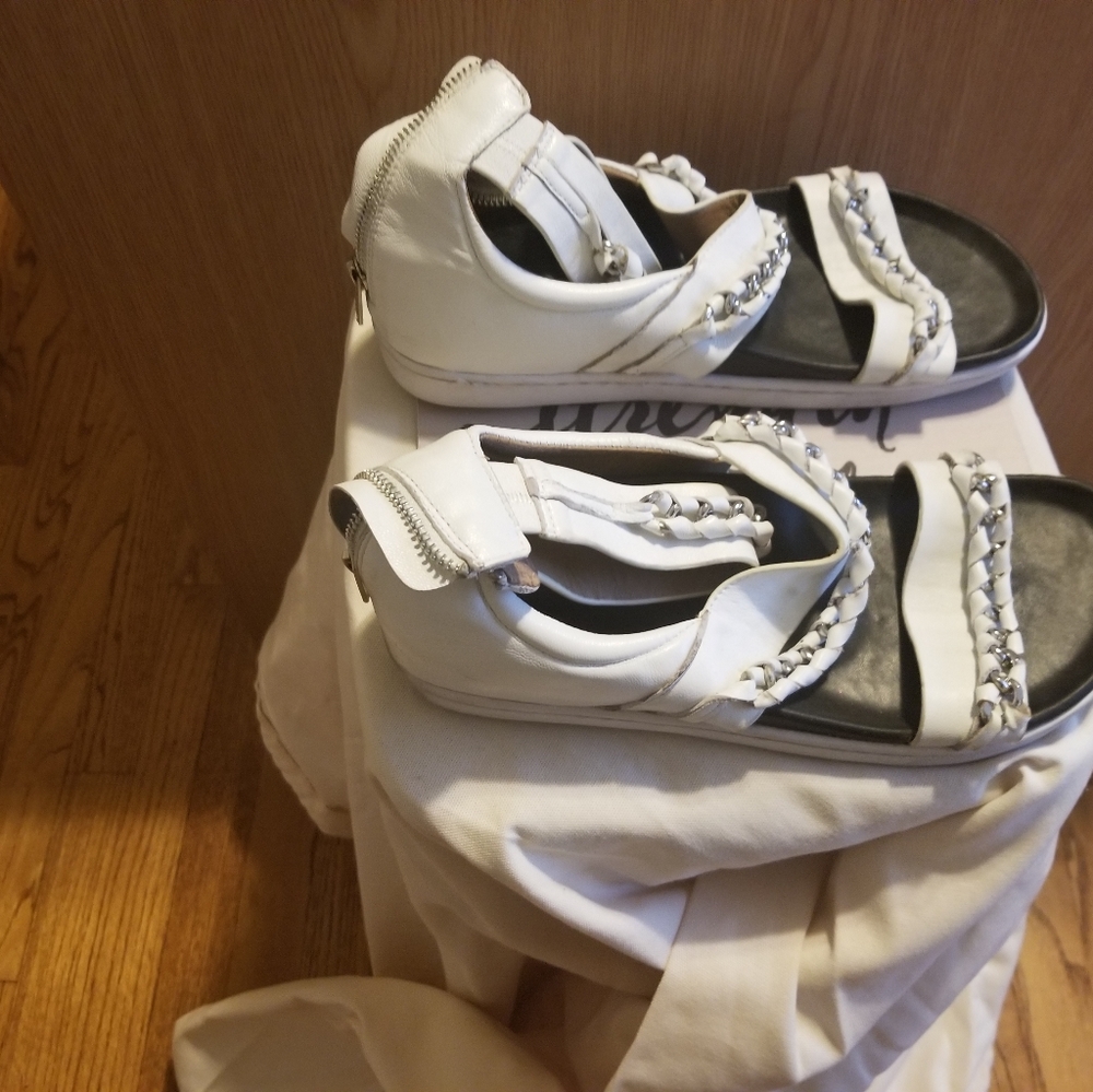 Sandals - Picture 3 of 4
